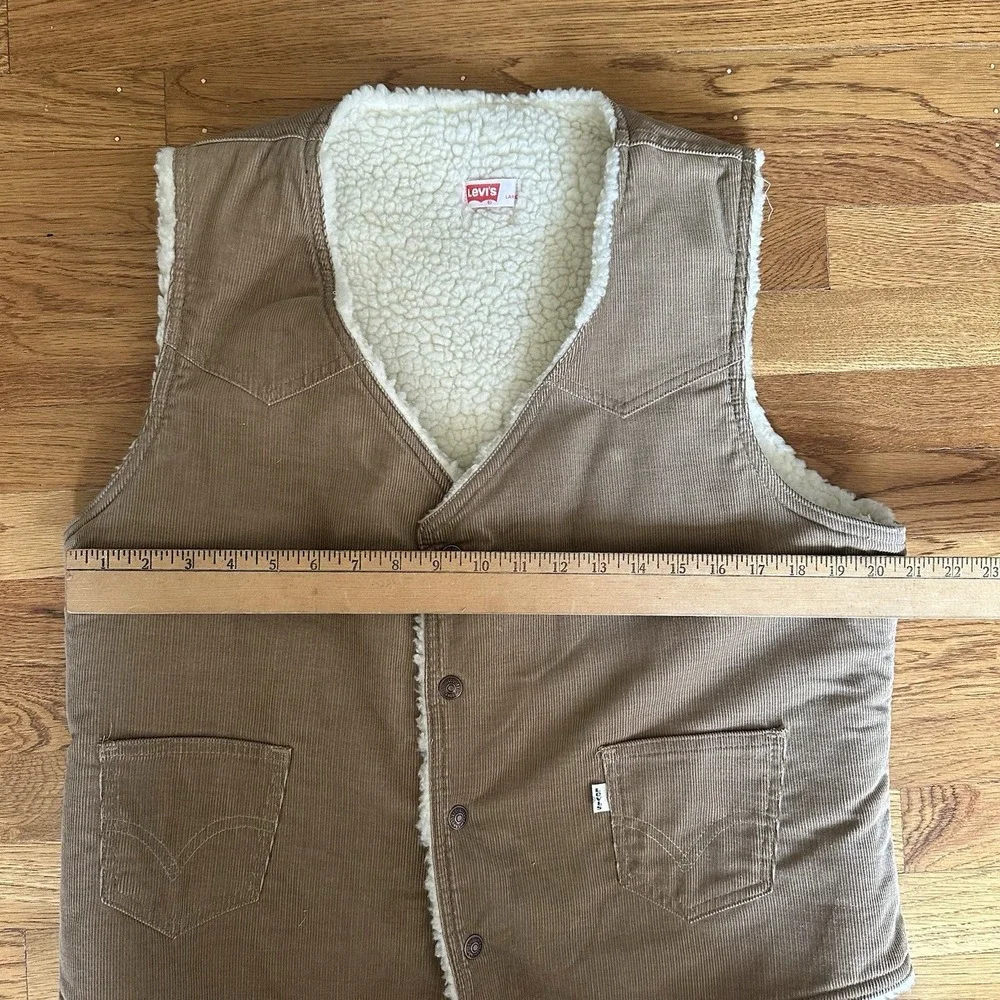 Vintage Levis corduroy Western vest Sz Large Tan sherpa lining Made In USA 70's